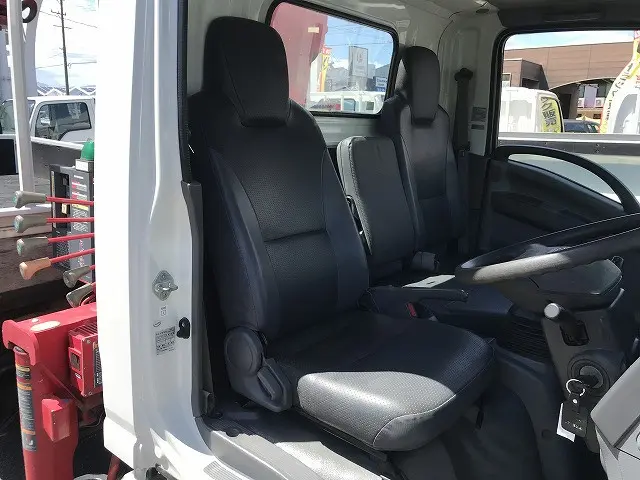 いすゞ エルフ TPG-NMR85AR(2WD)の写真36