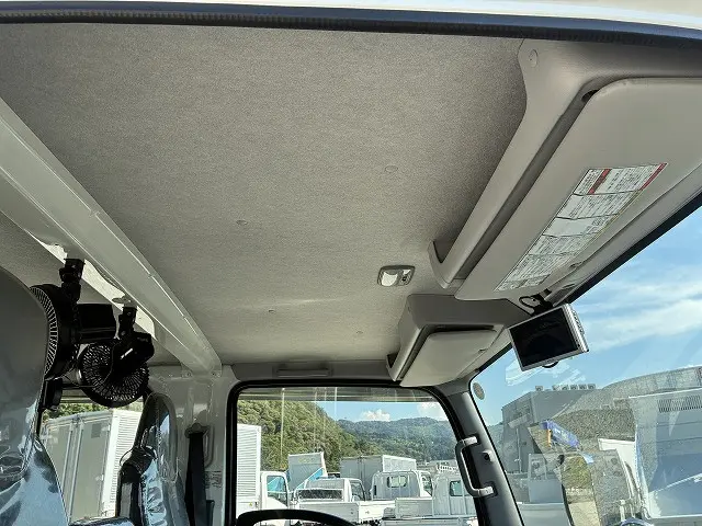 いすゞ エルフ 2RG-NPR88AR(2WD)の写真25