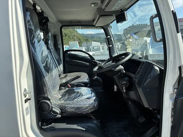 いすゞ エルフ 2RG-NPR88AR(2WD)の写真27