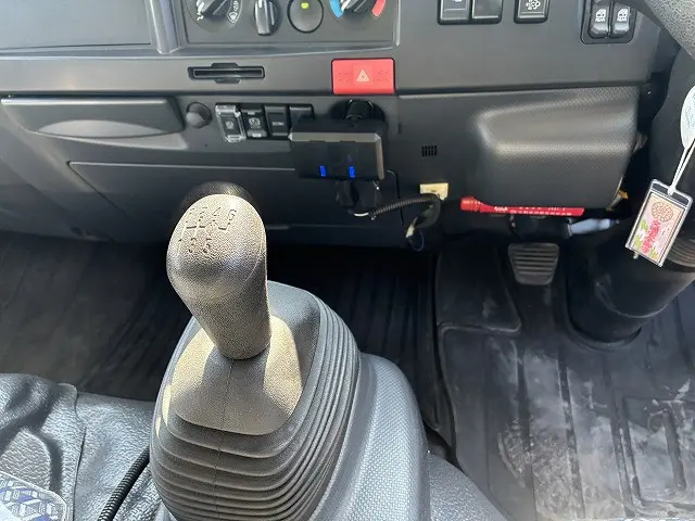 いすゞ エルフ 2RG-NPR88AR(2WD)の写真30