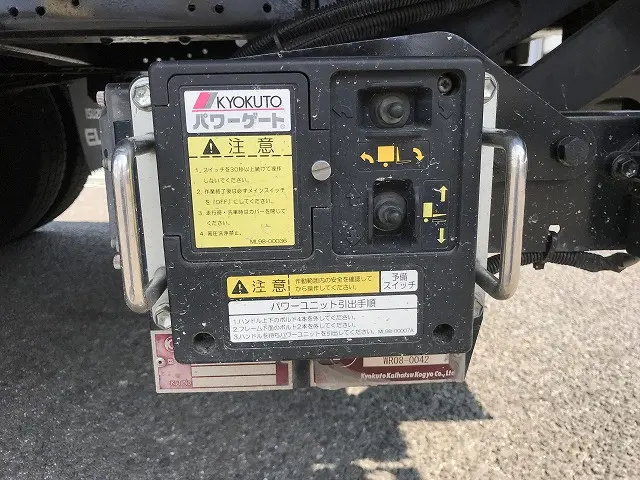 いすゞ エルフ 2RG-NPR88AN(2WD)の写真39