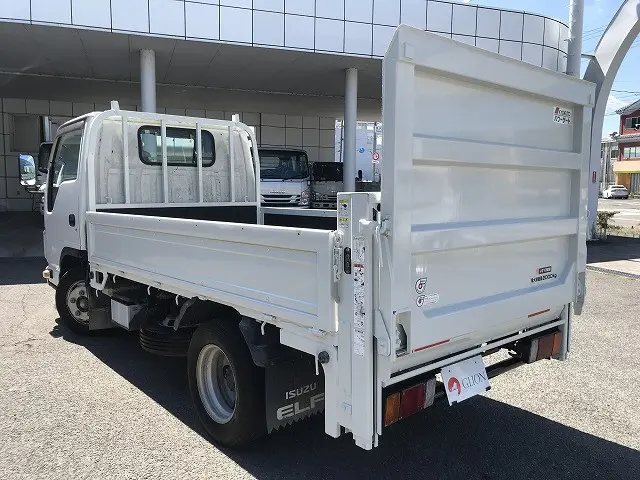 いすゞ エルフ TRG-NJR85A(2WD)の写真6