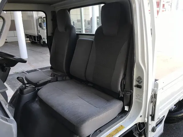 いすゞ エルフ TRG-NJR85A(2WD)の写真38