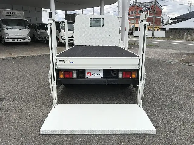 いすゞ エルフ TRG-NKR85A(2WD)の写真12