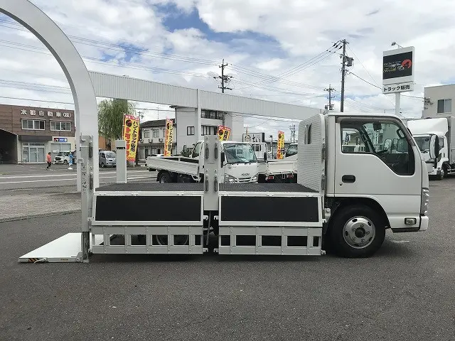 いすゞ エルフ TRG-NKR85A(2WD)の写真15