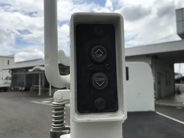 いすゞ エルフ TRG-NKR85A(2WD)の写真40