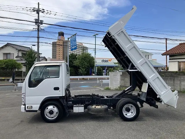 いすゞ エルフ BKG-NKR85AN(2WD)の写真4