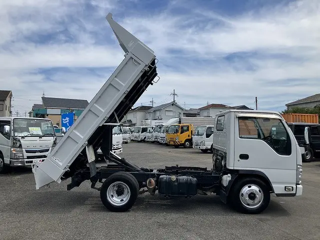 いすゞ エルフ BKG-NKR85AN(2WD)の写真5