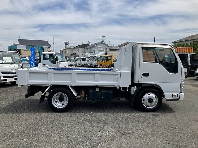 いすゞ エルフ BKG-NKR85AN(2WD)の写真12