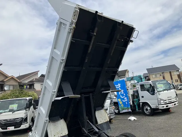 いすゞ エルフ BKG-NKR85AN(2WD)の写真23
