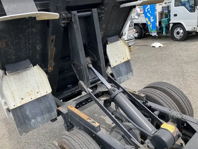 いすゞ エルフ BKG-NKR85AN(2WD)の写真24