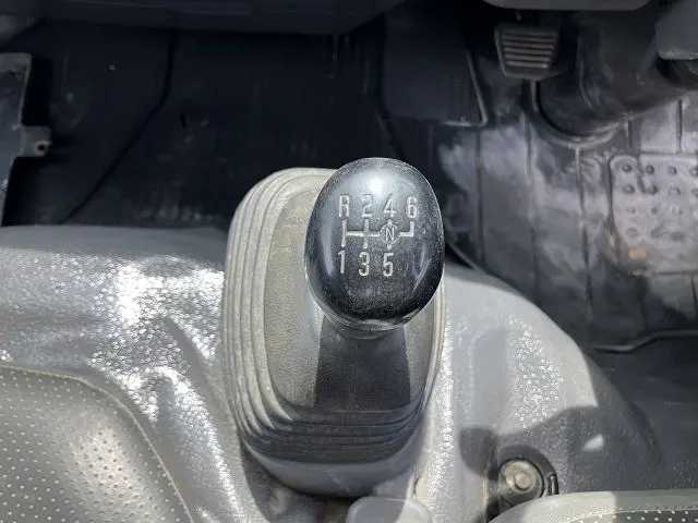 いすゞ エルフ BKG-NKR85AN(2WD)の写真35