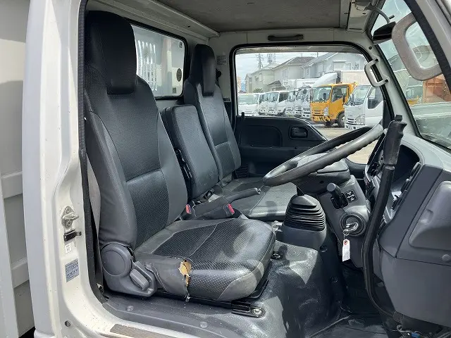 いすゞ エルフ BKG-NKR85AN(2WD)の写真37