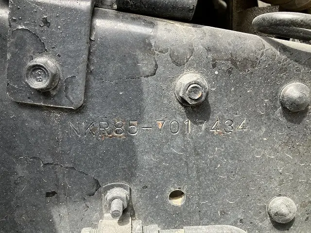 いすゞ エルフ BKG-NKR85AN(2WD)の写真48