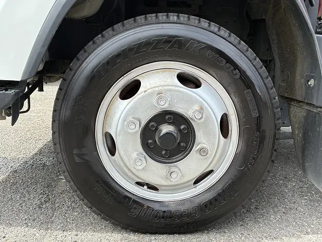 いすゞ エルフ BDG-NPS85AR(4WD)の写真25