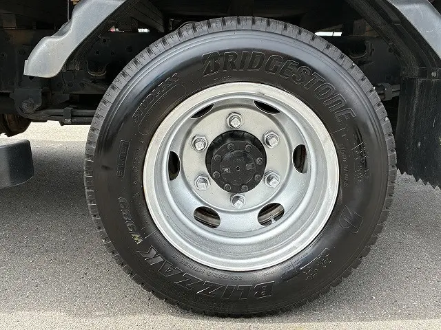 いすゞ エルフ BDG-NPS85AR(4WD)の写真27