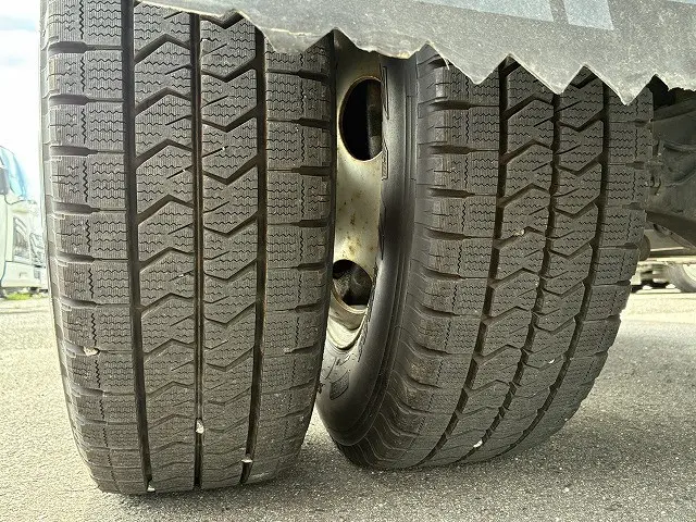 いすゞ エルフ BDG-NPS85AR(4WD)の写真28