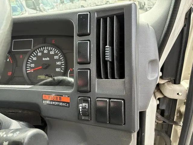 いすゞ エルフ BDG-NPS85AR(4WD)の写真37