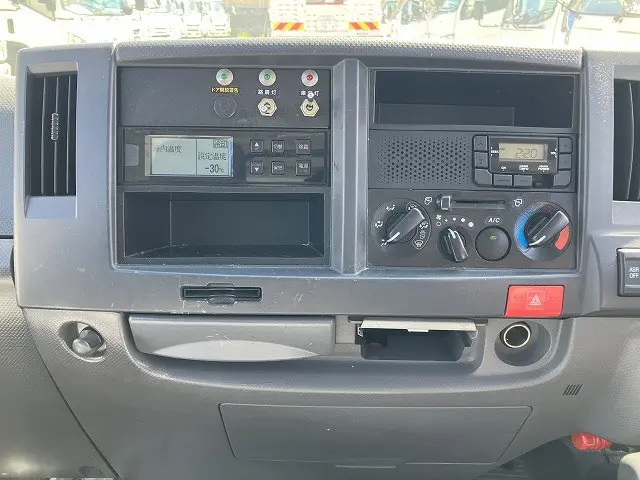 いすゞ エルフ TPG-NHR85AN(2WD)の写真47