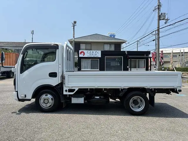 いすゞ エルフ 2TG-NJR88AF(2WD)の写真4