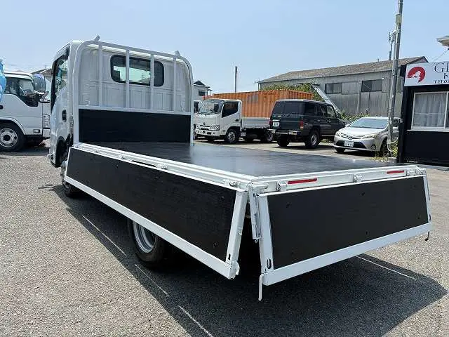 いすゞ エルフ 2TG-NJR88AF(2WD)の写真15