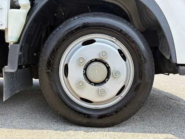 いすゞ エルフ 2TG-NJR88AF(2WD)の写真26