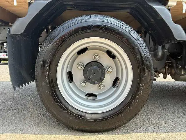いすゞ エルフ 2TG-NJR88AF(2WD)の写真27