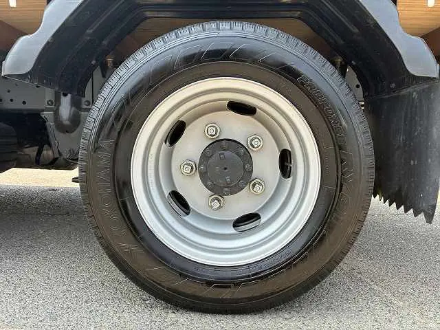 いすゞ エルフ 2TG-NJR88AF(2WD)の写真28