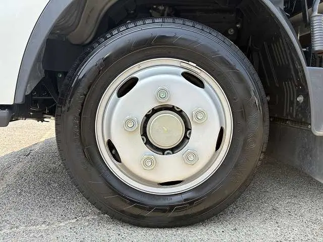 いすゞ エルフ 2TG-NJR88AF(2WD)の写真30