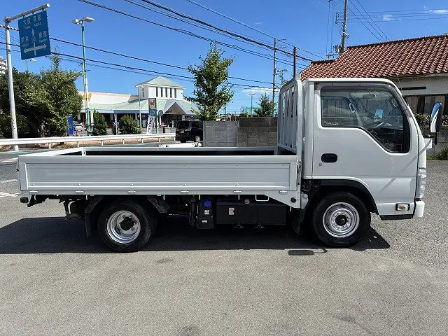 いすゞ エルフ 2RG-NJR88A(2WD)の写真5