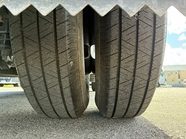 いすゞ エルフ 2RG-NJR88A(2WD)の写真28
