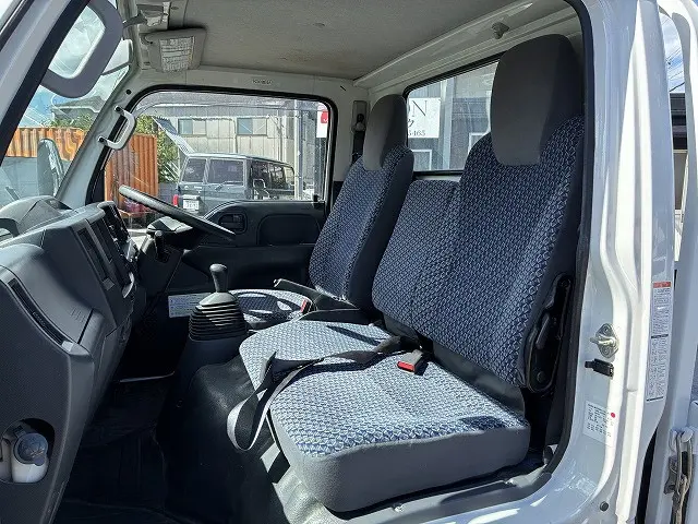いすゞ エルフ 2RG-NJR88A(2WD)の写真32