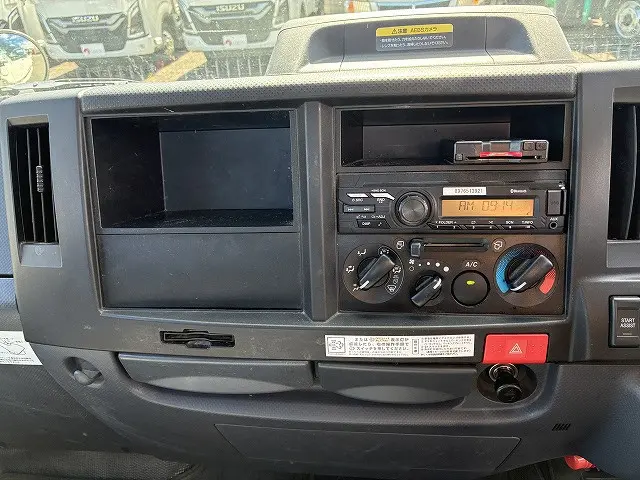 いすゞ エルフ 2RG-NJR88A(2WD)の写真38
