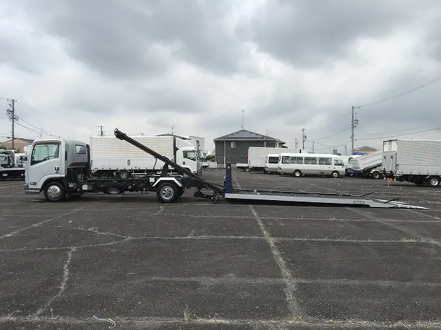 いすゞ エルフ TRG-NPR85AN(2WD)の写真4