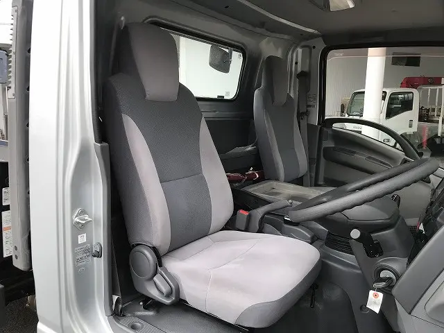 いすゞ エルフ TRG-NPR85AN(2WD)の写真45
