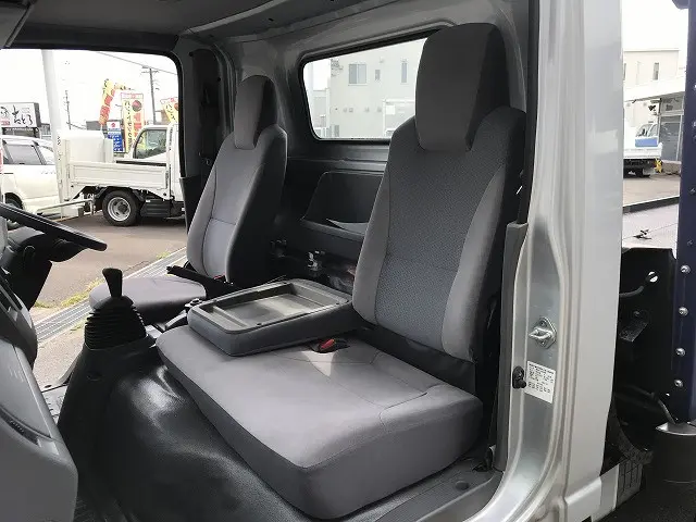 いすゞ エルフ TRG-NPR85AN(2WD)の写真46