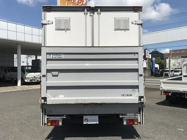 いすゞ エルフ BKG-NPR85AN(2WD)の写真5