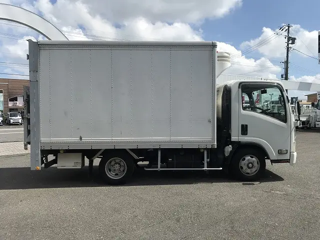 いすゞ エルフ BKG-NPR85AN(2WD)の写真8