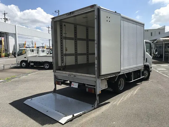 いすゞ エルフ BKG-NPR85AN(2WD)の写真13