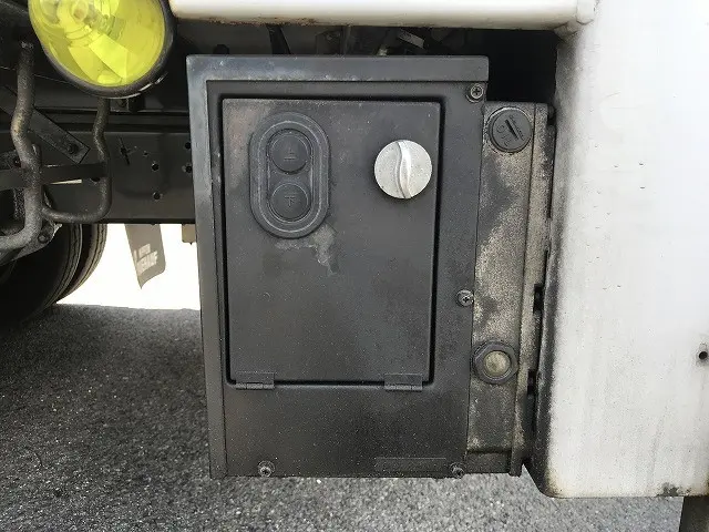 いすゞ エルフ BKG-NPR85AN(2WD)の写真39