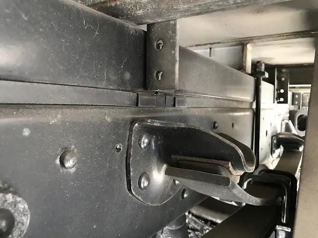 いすゞ エルフ BKG-NPR85AN(2WD)の写真40