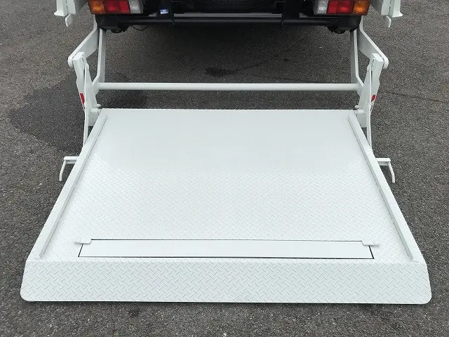三菱 キャンター TPG-FEA50(2WD)の写真17