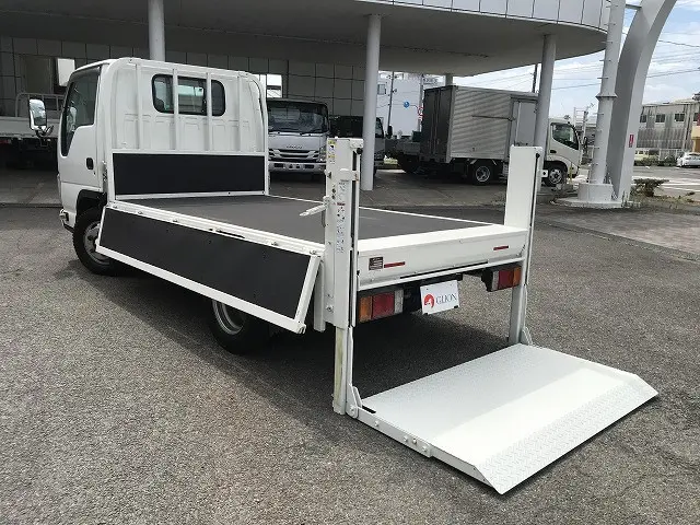 いすゞ エルフ TRG-NJR85A(2WD)の写真11