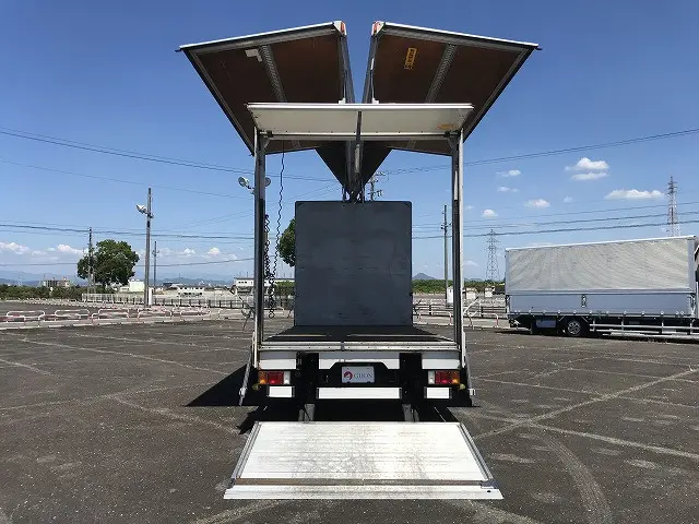 いすゞ エルフ TRG-NPR85AN(2WD)の写真4