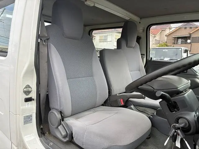 いすゞ エルフ TPG-NHR85A(2WD)の写真38