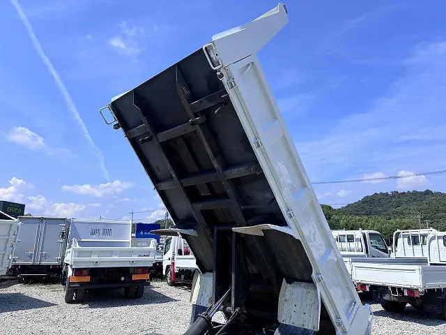 三菱 キャンター 2RG-FBA60(2WD)の写真24