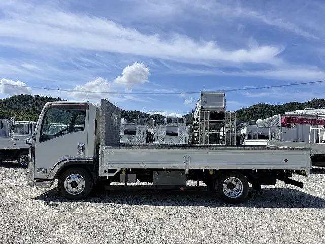 いすゞ エルフ TRG-NNR85AR(2WD)の写真4