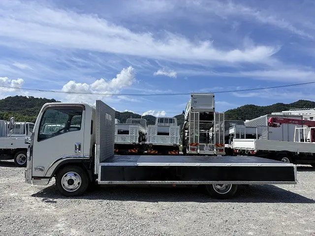 いすゞ エルフ TRG-NNR85AR(2WD)の写真11