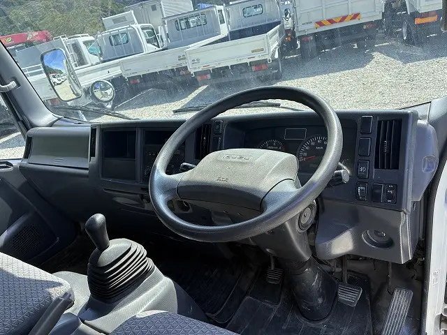 いすゞ エルフ TRG-NNR85AR(2WD)の写真34