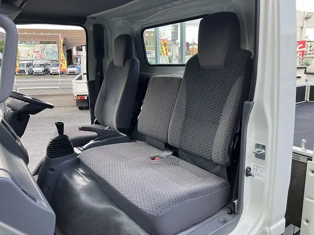 いすゞ エルフ 2RG-NPR88AR(2WD)の写真34